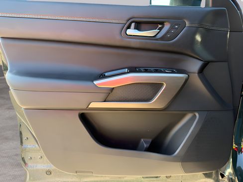 Used 2025 Nissan Pathfinder Platinum FWD image 39
