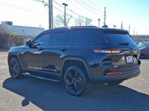 Used 2023 Jeep Grand Cherokee Altitude image 5