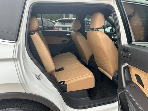 Certified 2023 Volkswagen Tiguan SE FWD image 35