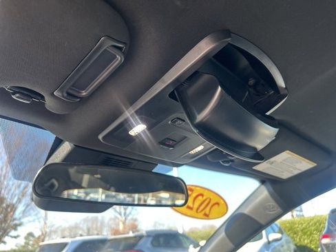 Used 2025 Toyota Camry SE image 29