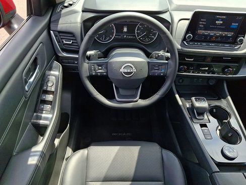 Certified 2025 Nissan Rogue SV w/ SV Premium Package AWD/4WD image 11