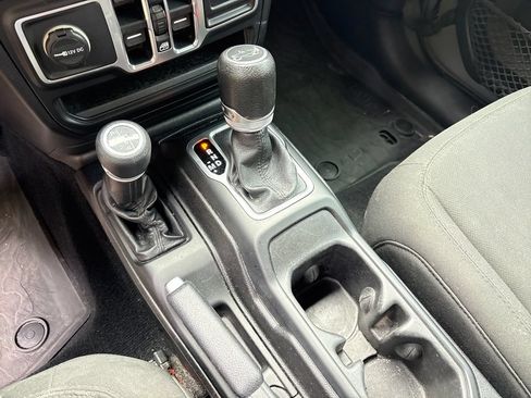 Used 2018 Jeep Wrangler Unlimited Sport S AWD/4WD image 27