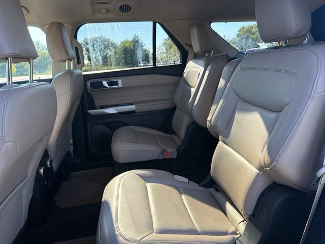 Used 2021 Ford Explorer XLT w/ Equipment Group 202A AWD/4WD image 18