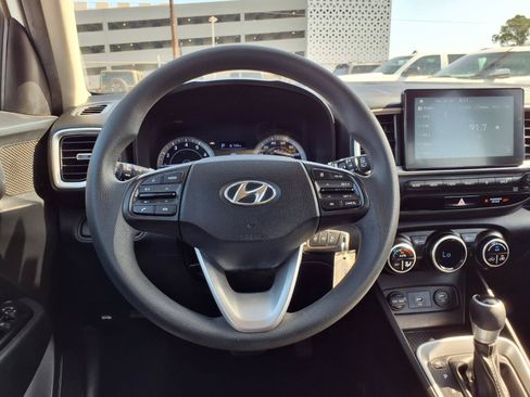 Used 2020 Hyundai Venue SEL FWD image 13
