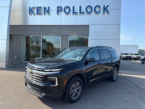 Used 2025 Chevrolet Traverse LT AWD/4WD image 2