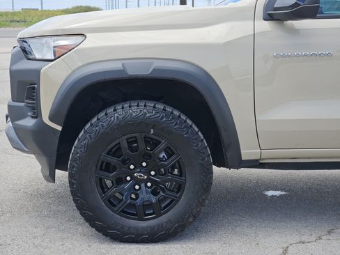Used 2023 Chevrolet Colorado Trail Boss w/ Advanced Trailering Package AWD/4WD image 9