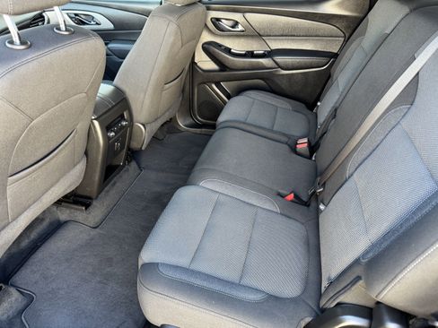 Certified 2023 Chevrolet Traverse LT w/ Rear Camera Mirror Package image 13