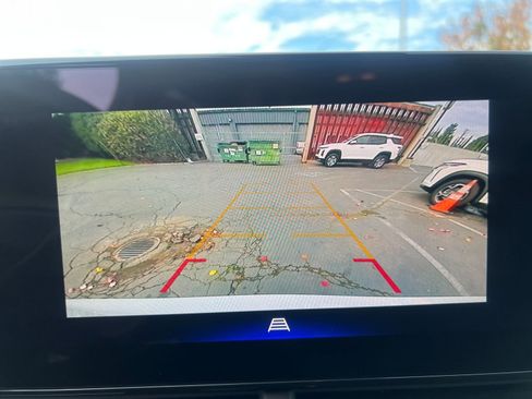 Used 2025 Chevrolet Trax LT image 17