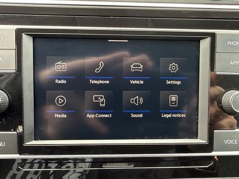 Used 2021 Volkswagen Tiguan S image 17