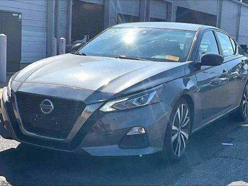 Used 2020 Nissan Altima 2.5 SR FWD image 2