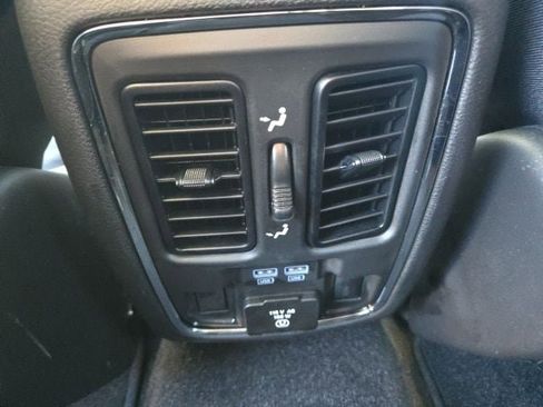 Used 2022 Jeep Grand Cherokee Limited image 9