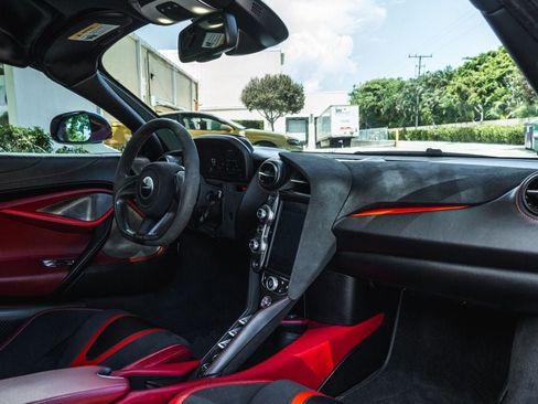 Used 2018 McLaren 720S Performance RWD image 22