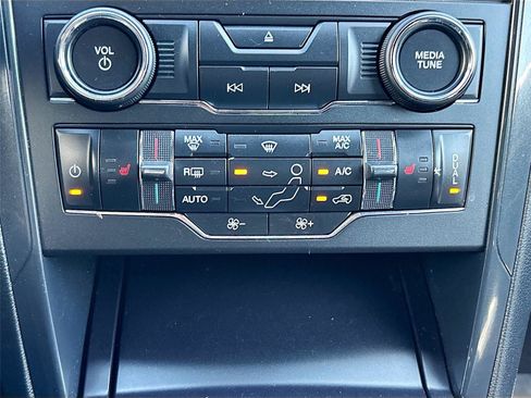 Used 2018 Ford Explorer XLT w/ Equipment Group 202A AWD/4WD image 16