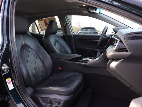 Used 2018 Toyota Camry XLE image 26