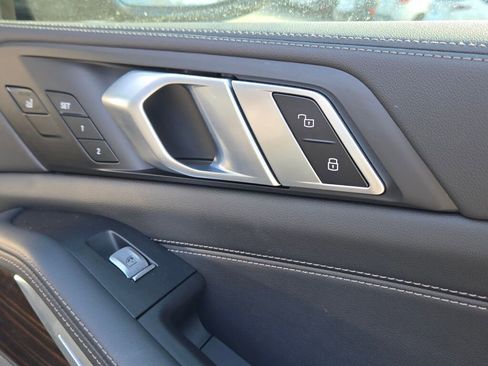 Used 2024 BMW X7 M60i w/ Executive Package image 17