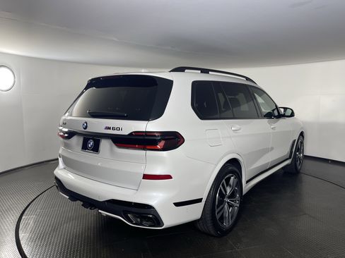 Used 2025 BMW X7 M60i image 4