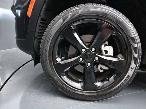 Used 2023 Jeep Grand Cherokee Limited w/ Black Appearance Package AWD/4WD image 18