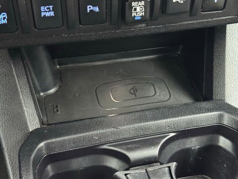 Used 2021 Toyota Tacoma TRD Off-Road w/ Technology Package AWD/4WD image 15