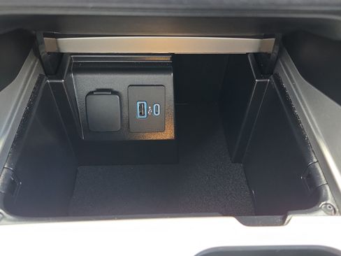 Used 2023 Ford Explorer XLT w/ Equipment Group 202A RWD image 27