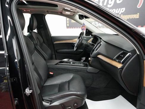 Used 2022 Volvo XC90 T6 Momentum image 41