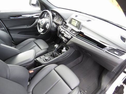 Used 2017 BMW X1 xDrive28i image 14