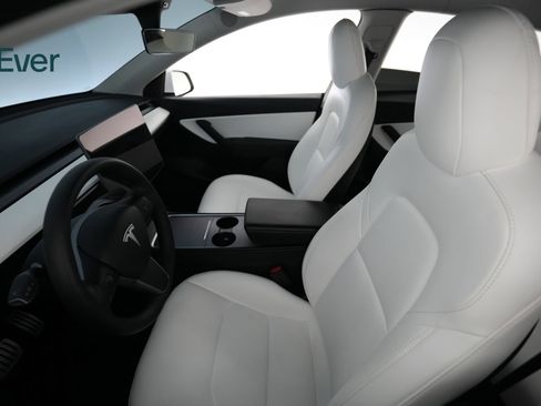 Used 2022 Tesla Model Y Performance image 4