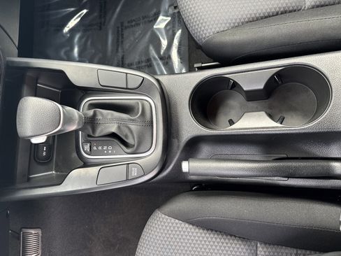 Used 2025 Kia Soul LX w/ LX Technology Package FWD image 12