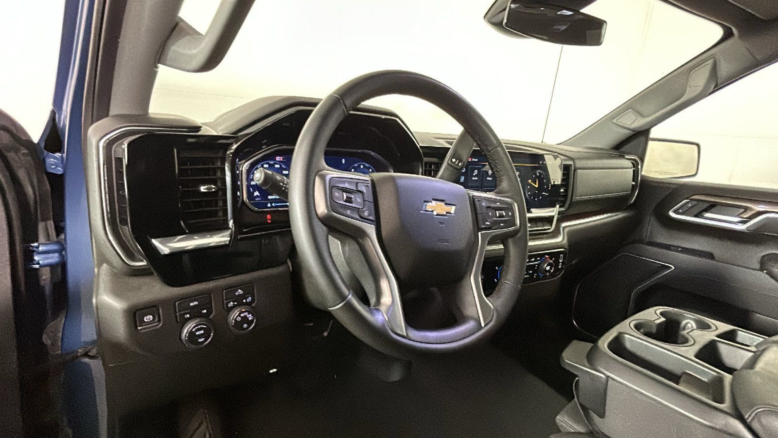 Used 2024 Chevrolet Silverado 1500 LT AWD/4WD image 15