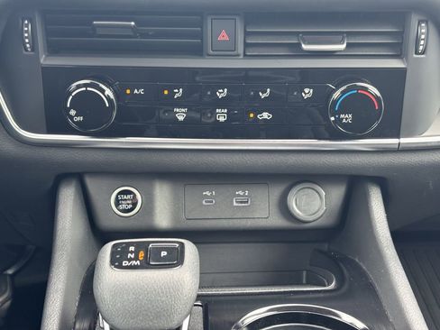 Used 2023 Nissan Rogue S AWD/4WD image 18