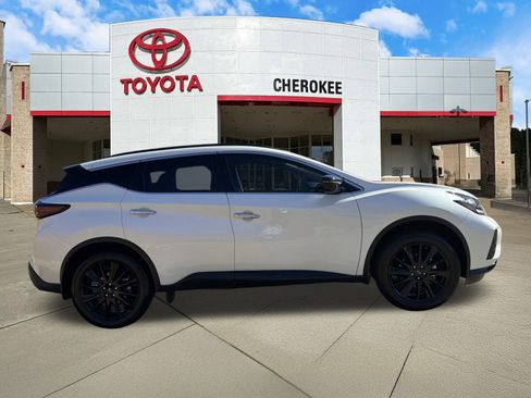 Used 2024 Nissan Murano SV w/ SV Midnight Edition Package image 4