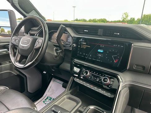 Used 2025 GMC Sierra 2500 AT4X AWD/4WD image 33