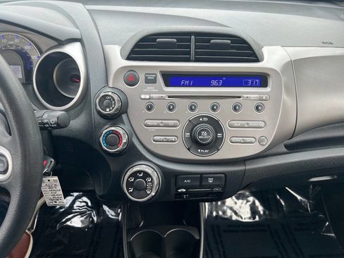 Used 2013 Honda Fit Base 4dr Hatchback 5M image 31