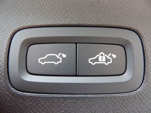 New 2026 Volvo XC90 T8 Plus image 26