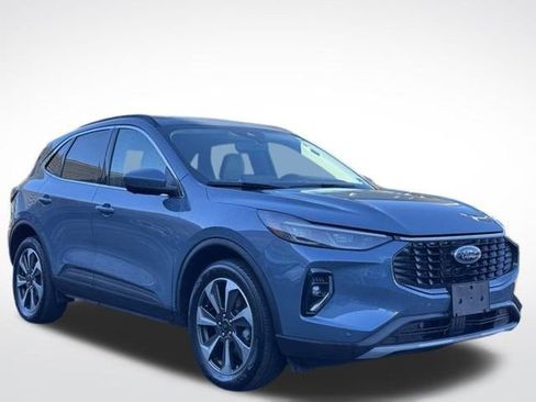 Used 2023 Ford Escape Platinum image 3