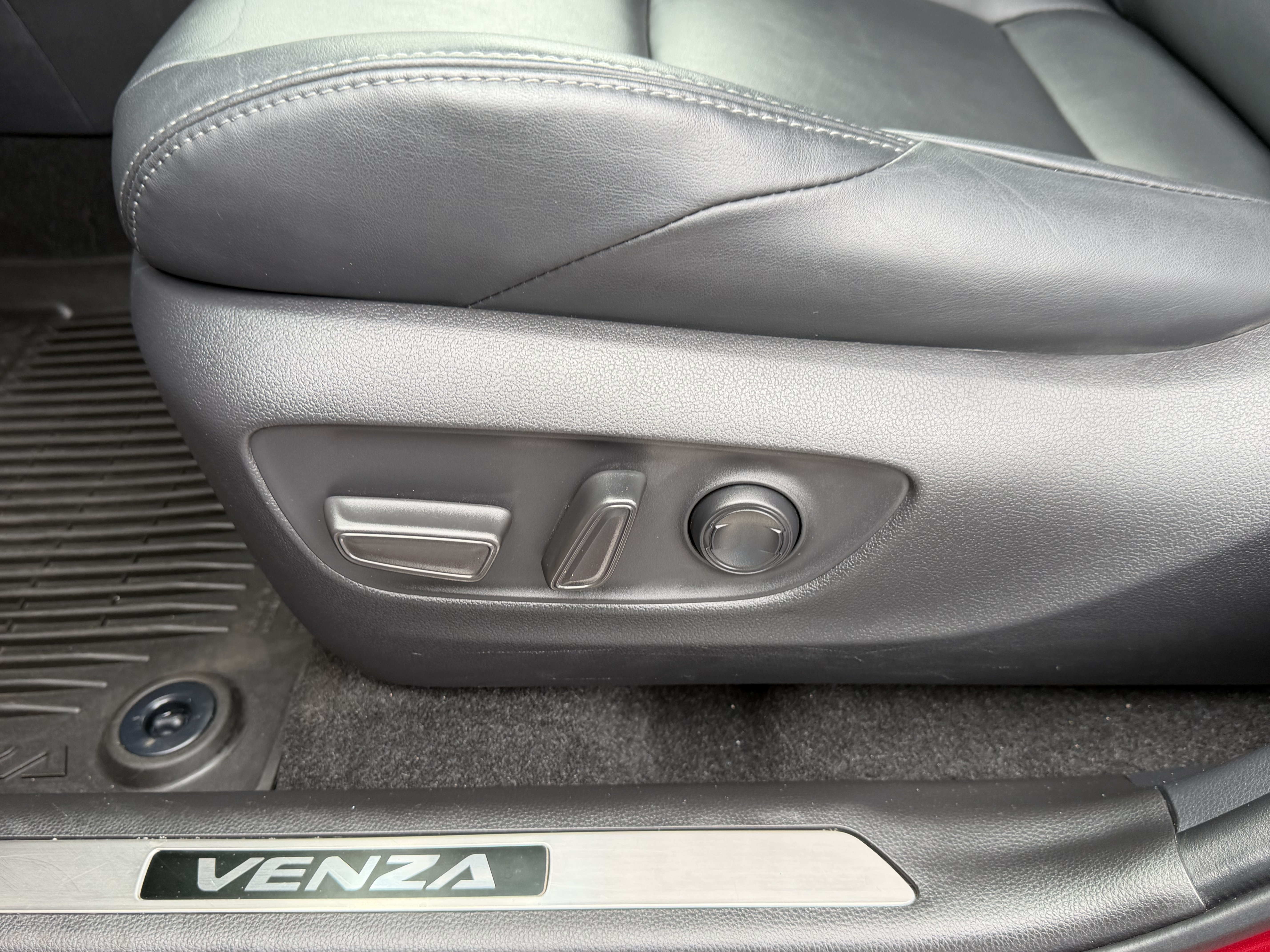 Used 2023 Toyota Venza Nightshade AWD/4WD image 24