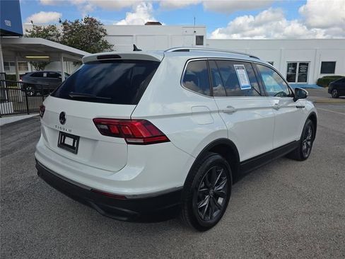 Used 2023 Volkswagen Tiguan SE FWD image 3