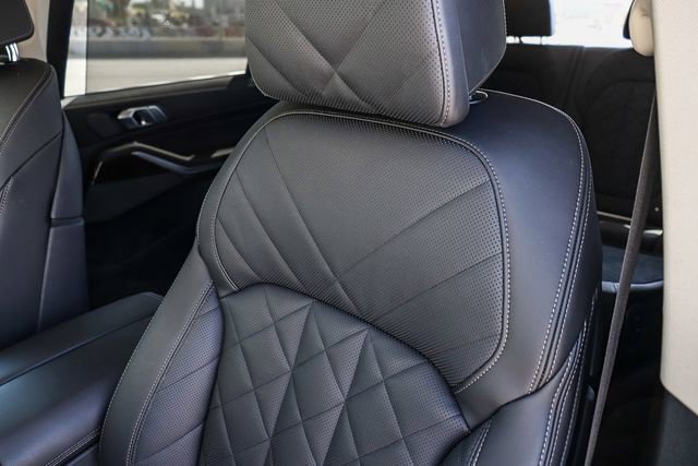 Used 2024 BMW X7 xDrive40i AWD/4WD image 30