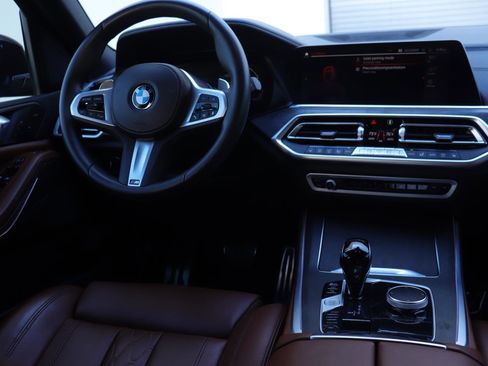 Used 2022 BMW X5 xDrive40i w/ M Sport Package image 28