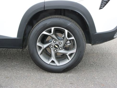 Used 2025 Chevrolet Trax LT image 18