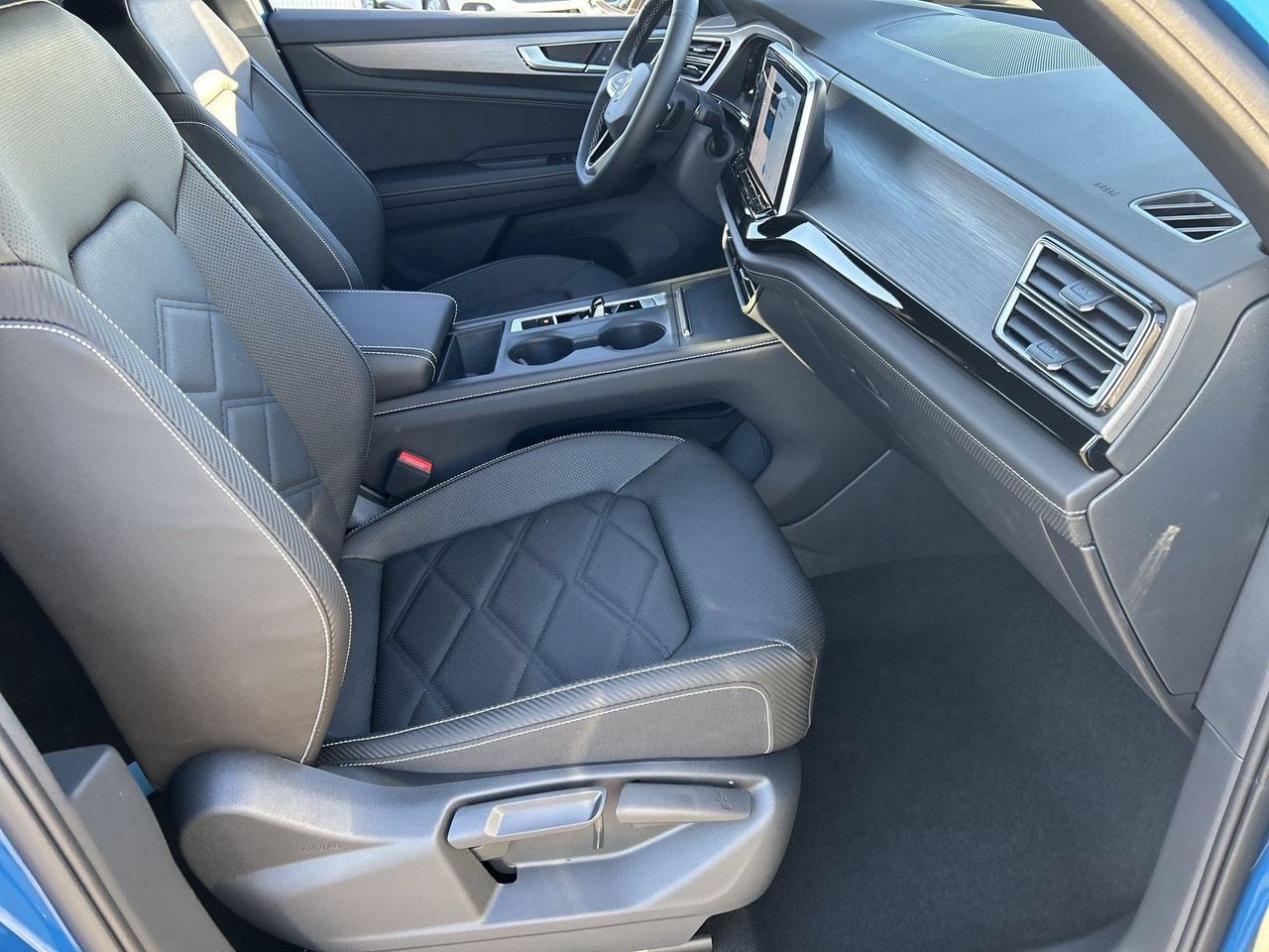 New 2026 Volkswagen Atlas Cross Sport SE FWD image 8