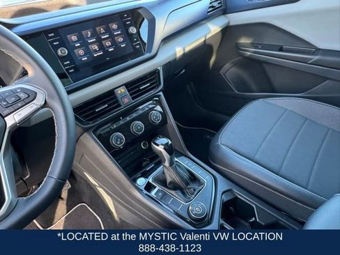 Certified 2023 Volkswagen Taos SE w/ Panoramic Sunroof Package AWD/4WD image 37