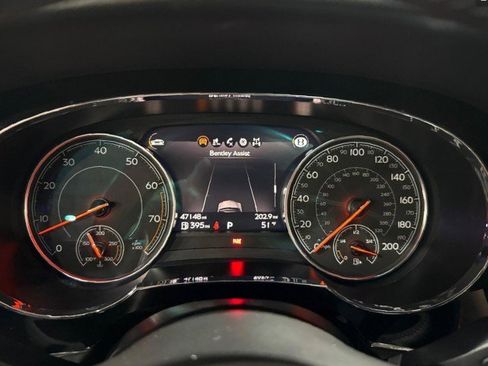 Used 2017 Bentley Bentayga AWD/4WD image 63