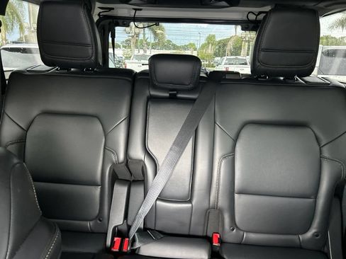 Used 2025 Ford Bronco Badlands AWD/4WD image 13