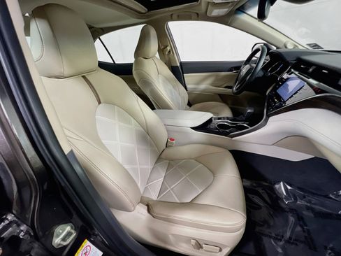 Used 2018 Toyota Camry XLE w/ Audio Package FWD image 27