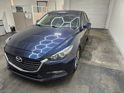 Used 2018 MAZDA MAZDA3 Touring FWD image 11