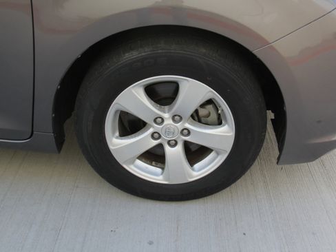 Used 2014 Toyota Sienna L image 25