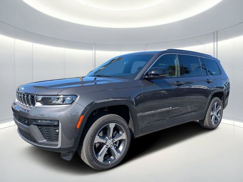 New 2026 Jeep Grand Cherokee L Limited w/ Luxury Tech Group II AWD/4WD image 8