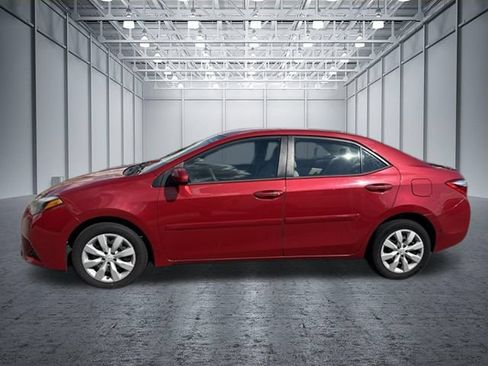 Used 2015 Toyota Corolla LE FWD image 2