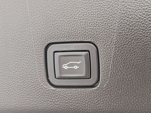 Certified 2023 Chevrolet Traverse LT FWD image 30
