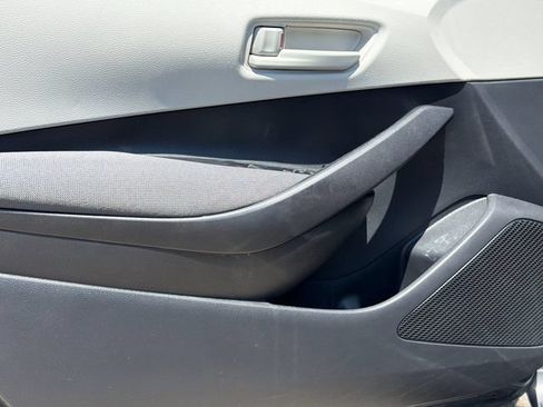 Used 2025 Toyota Corolla LE FWD image 12